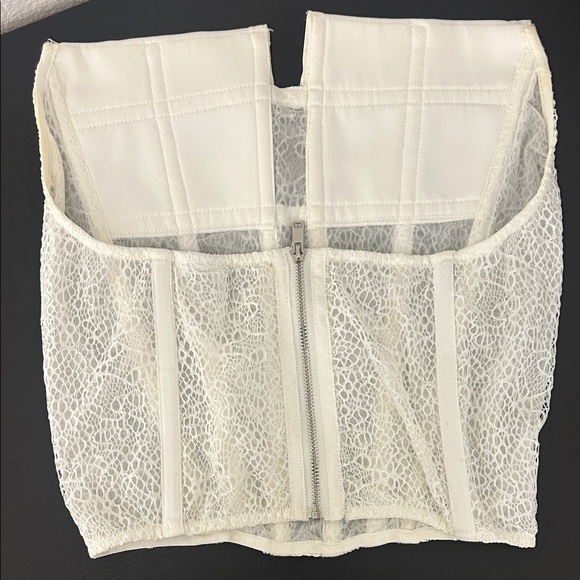Elegant Cream Lace Corset Top - Picture 2 of 3